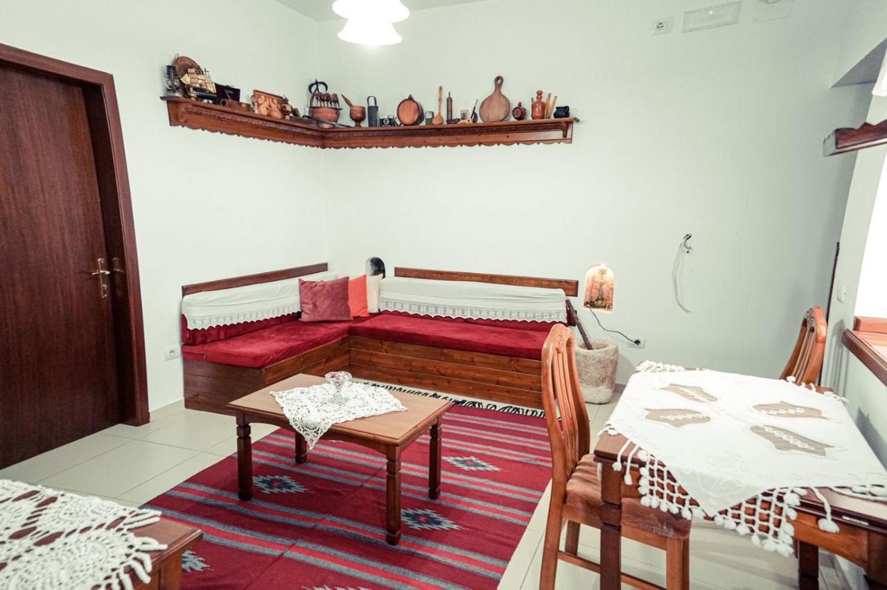 Cico Hostel &Private Room Gjirokastër Exterior foto